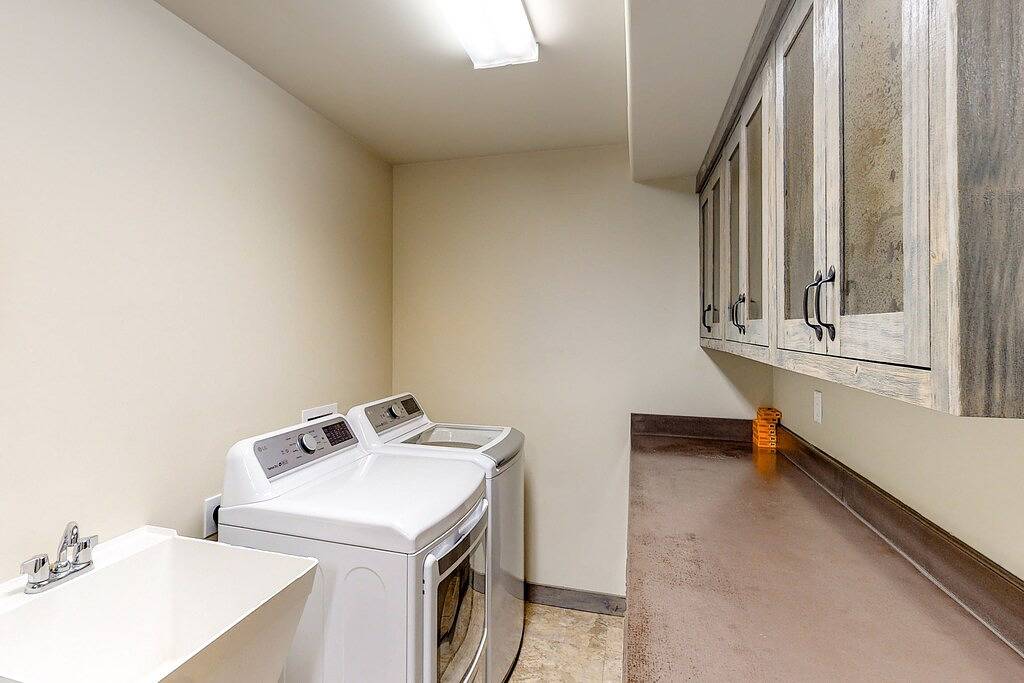 Two-level home on one acre w/ mountain views and deck on Crystal River in Pitkin County