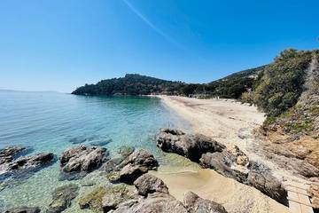 Gîte pour 5 personnes, avec jardin ainsi que terrasse et jacuzzi dans Pramousquier