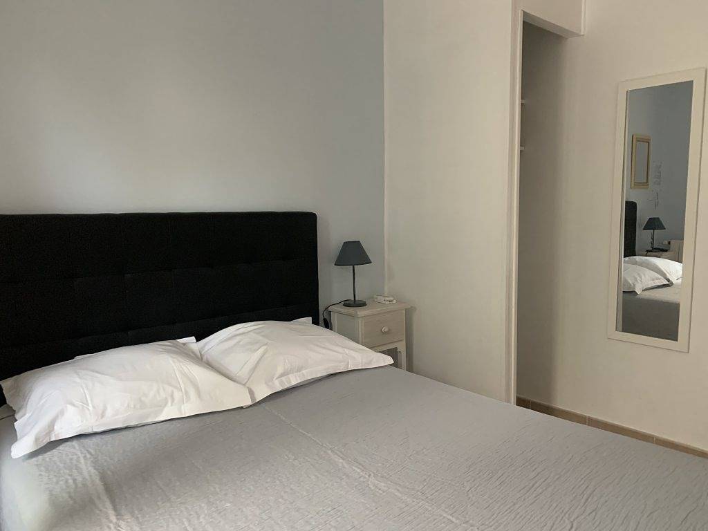 Studio entier, Studio climatisé, à 2 pas de la mer in Saint-Florent, Région de Calvi