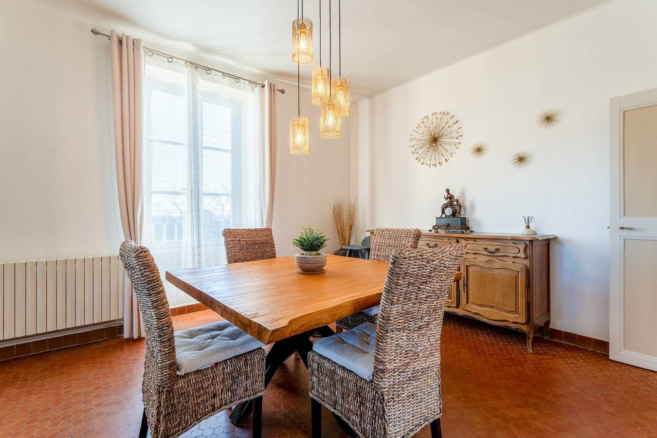Apartamento entero, Apartamento 'Beau T3 Vista al Valle de l'Eure' con Wi-Fi y Aire Acondicionado in Uzès, Region de Nimes