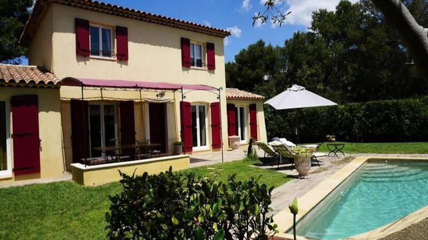 Gîte pour 9 personnes, avec piscine et jardin à Cornillon-Confoux - 3