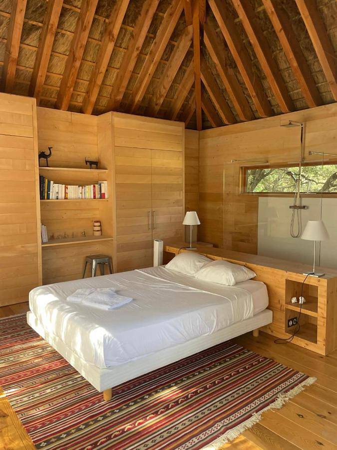 Gîte pour 2 personnes, avec vue ainsi que piscine et jardin à Villevieille - 2