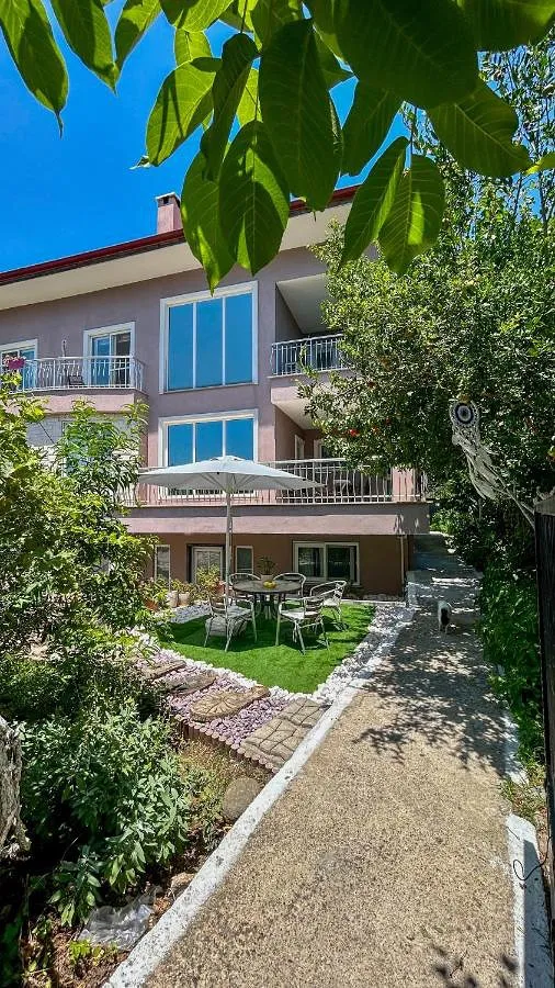 Chalet para 9 personas, con balcón además de jardín y vistas - 1