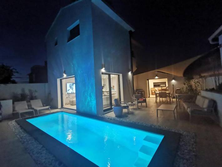 Villa pour 4 personnes, avec terrasse et piscine