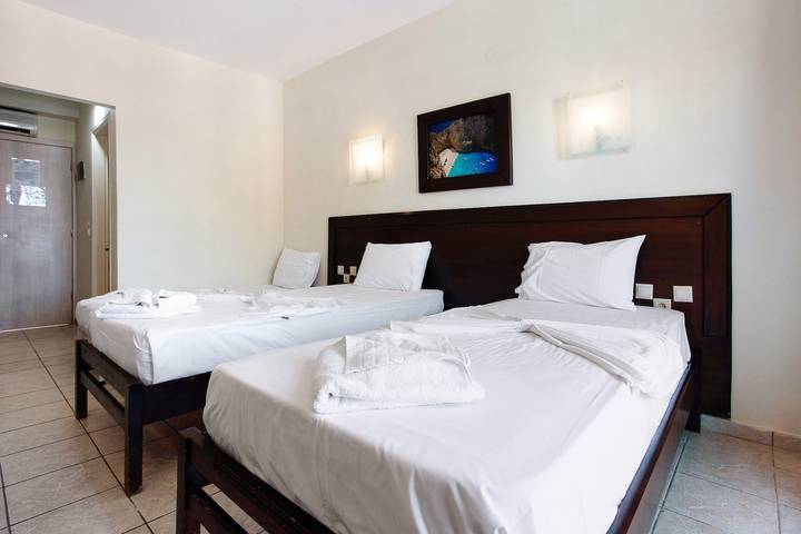 Studio für 3 Personen, mit Balkon und Garten sowie Kinderpool in Laganas - 4