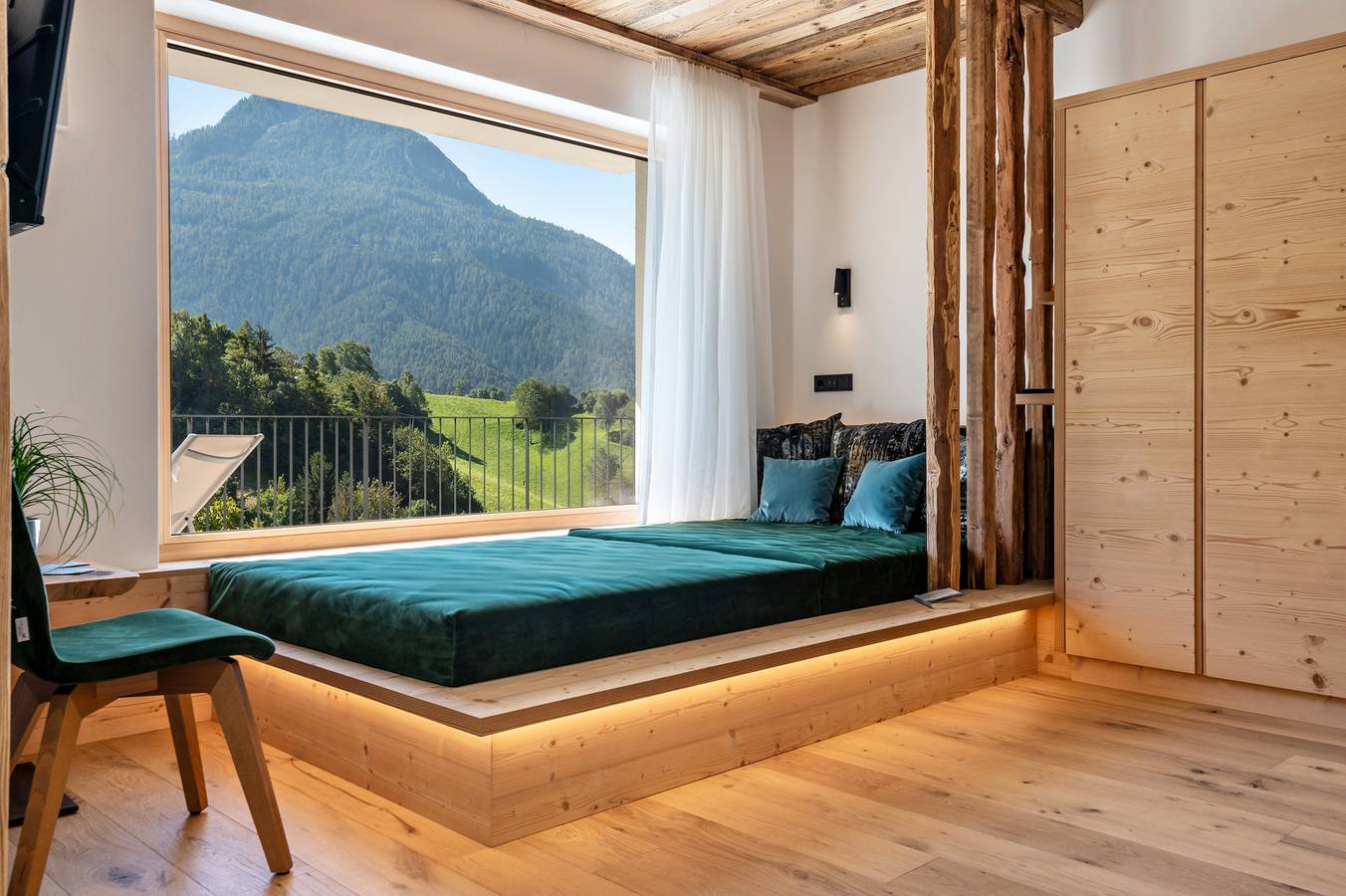 Ganze Wohnung, Ferienwohnung "Chalet Kasch Glück" mit Bergblick, Privat-Terrasse und Wlan in Ums, Völs am Schlern