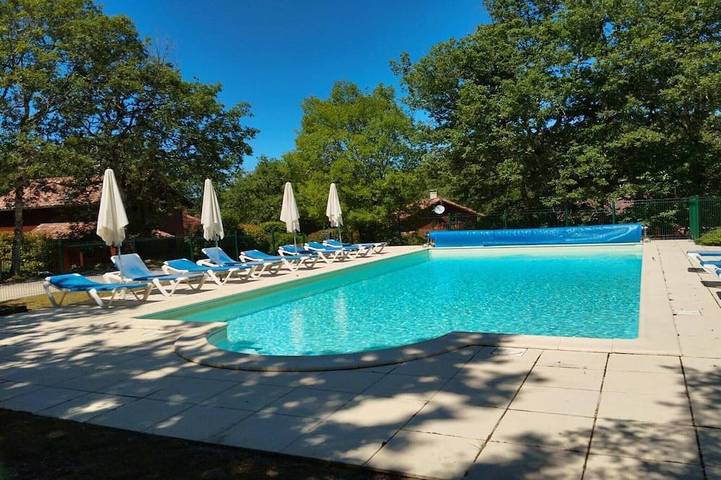 Gîte pour 6 personnes, avec balcon et piscine