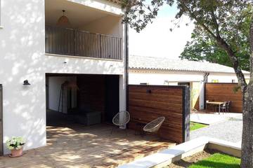 Gîte pour 4 personnes, avec balcon et piscine à Laval-Saint-Roman
