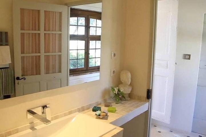 Suite-Superior-Ensuite mit Dusche-Terrasse-Suite Pamparigouste Rdc in Villeneuve-lès-Avignon, Nimes und Umgebung