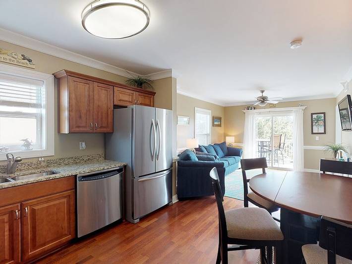 Vacation rental for 6 people, with yard and pool as well as balcony, with pets in Tybee Island