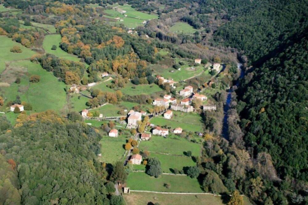 Auberge U San Petru - Guitera baths in Guitera-les-Bains, Regionaler Naturpark Korsika