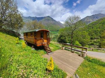 Maison de campagne pour 2 personnes, avec jardin et vue ainsi que terrasse et sauna, animaux acceptés à Gèdre