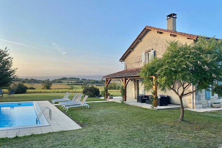 Location de vacances pour 8 personnes, avec jardin à Saint-Séverin