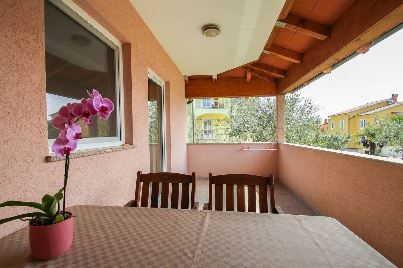Geheel appartement, Renoviertes Apartment mit privater Terrasse, Wifi, Parkplatz bei Novigrad in Mareda, Regio Umag