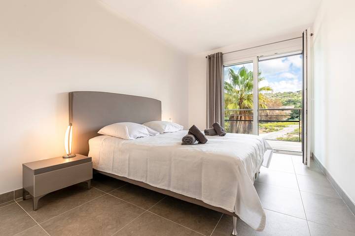 Gîte pour 6 personnes, avec terrasse à Albitreccia - 3