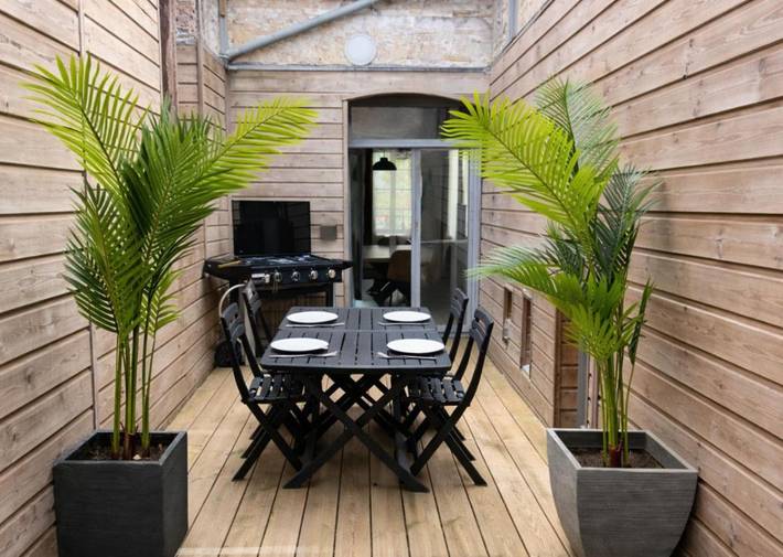 Gîte pour 8 personnes, avec Terrasse et Vue dans Le Palais De La Cathedrale Saint Omer