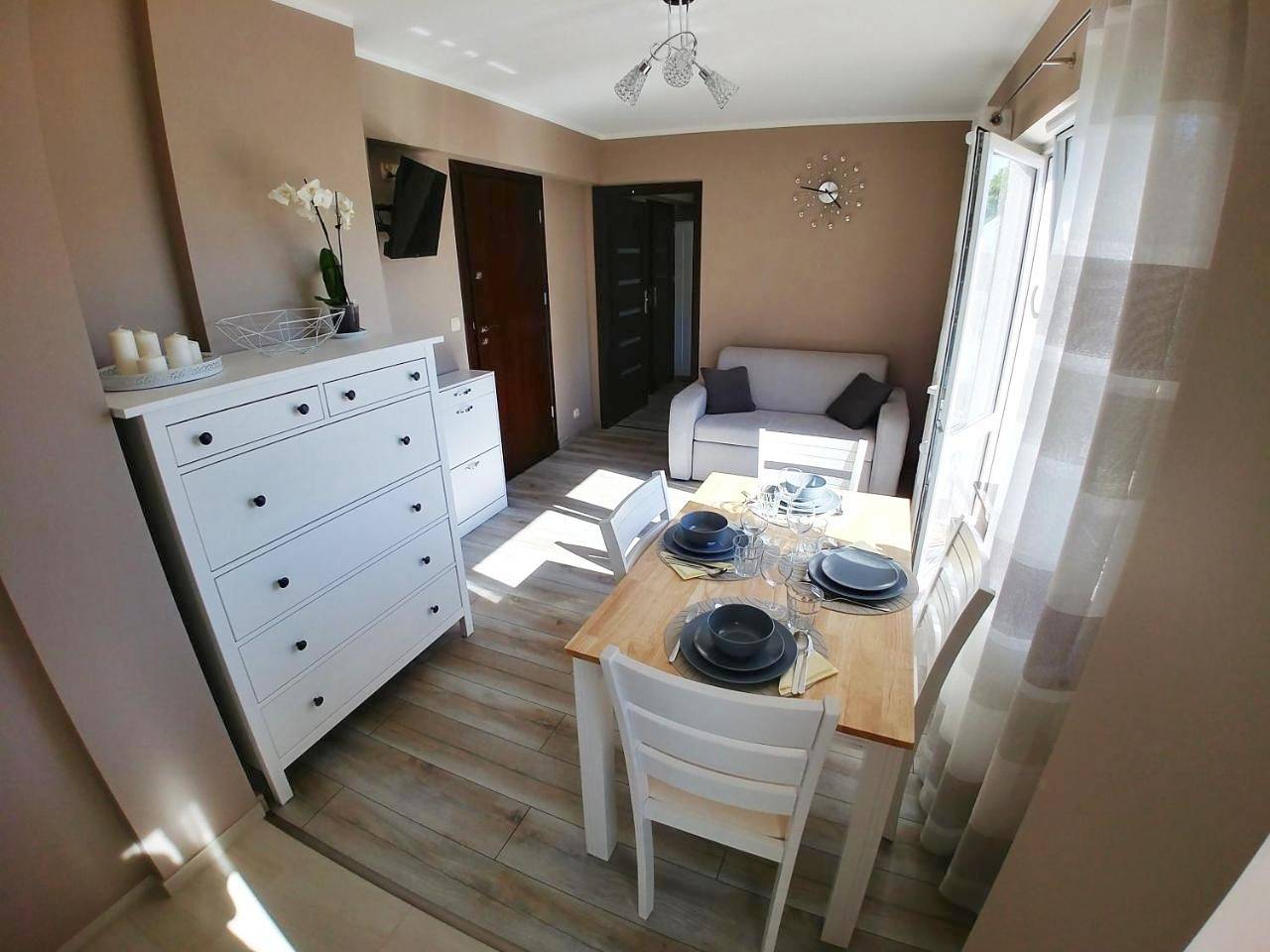 Ganze Ferienwohnung, Double Room with Private Bathroom in Kamień Pomorski, Baltic Sea Pomerania
