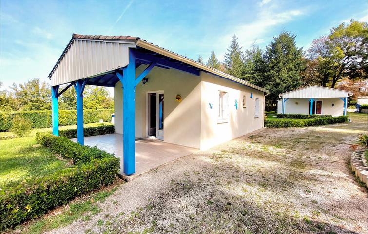 Location de vacances pour 4 personnes, avec Terrasse ainsi que Jardin et Vue à Exoudun