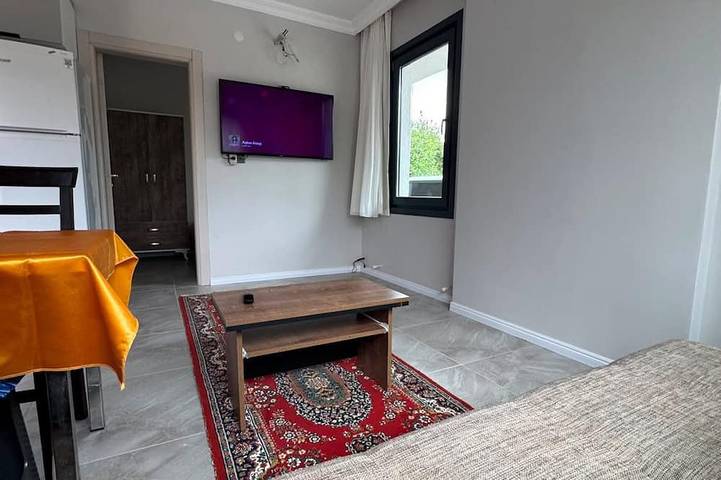Ganze Wohnung, 1+1 Wohnung mit Privatgarten im Zentrum von Avşa Insel, nah am Meer in Marmararegion