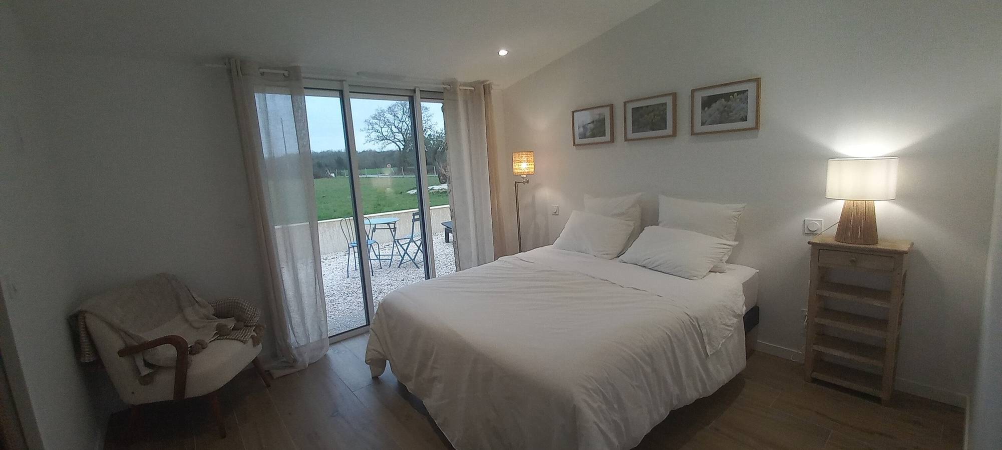 Chambre d’hôtes À L'orée Des Bois « Chambre Flower » avec terrasse privée, jardin commun et Wi-Fi in La Gaubretière, Vallée de la Loire