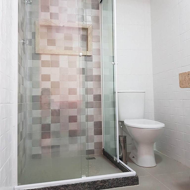 Ganze Wohnung, Kaylane Maisonette Penthouse 4 Schlafzimmer, 3 mit Meerblick und Klimaanlage. in Praia do Forte Cabo Frio, Rio de Janeiro (Bundesstaat)