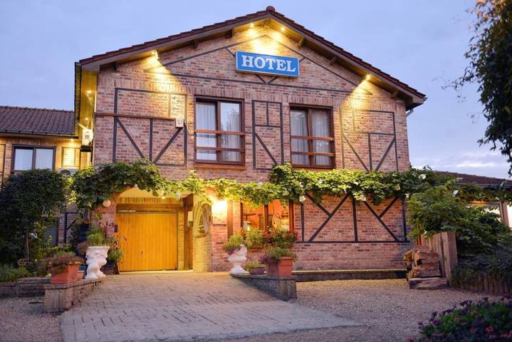 Hôtel pour 24 personnes, avec jacuzzi ainsi que sauna et jardin à Oudenburg