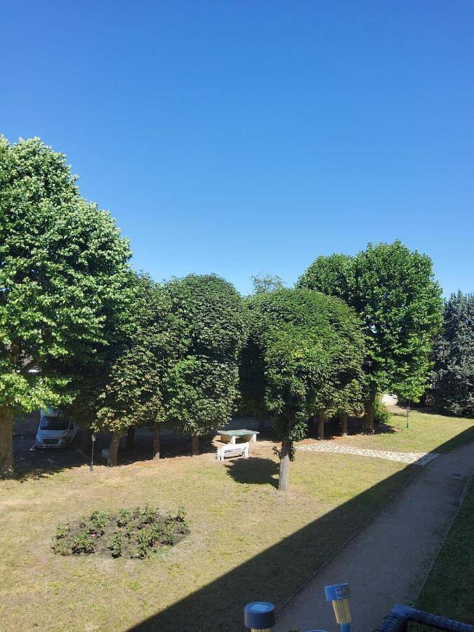 Appartement entier, Two-Bedroom Apartment with Balcony in Maisons-Laffitte, Yvelines