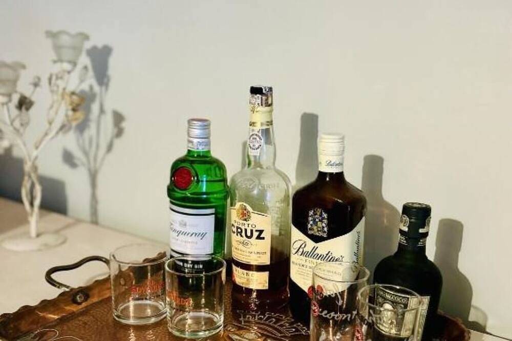 Demeure de l'Estuaire : Twin Room with Private Bathroom in Plassac, Blaye region