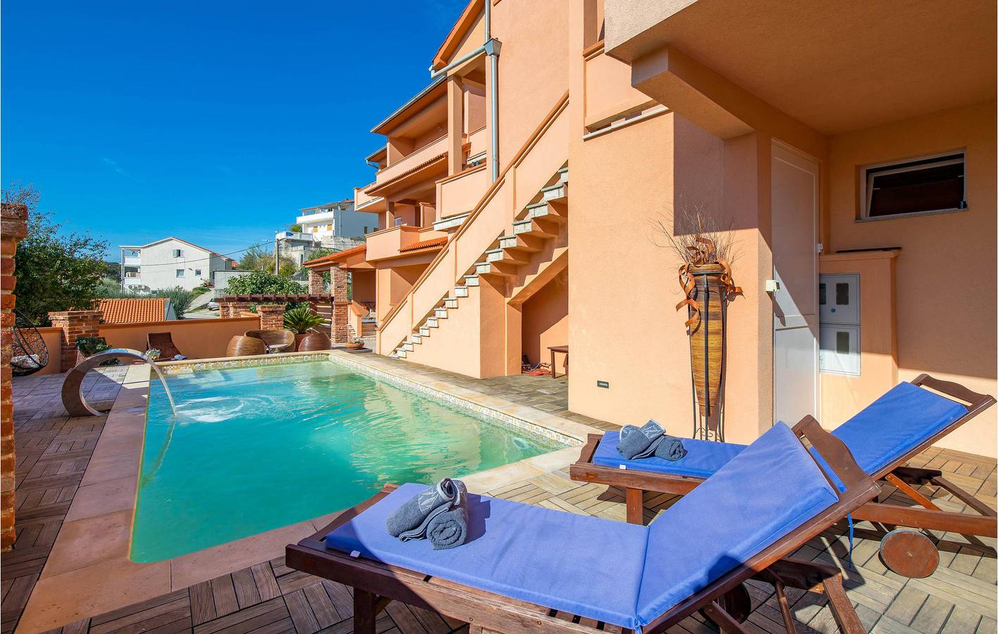 Ganze Ferienwohnung, Charmante 2-Zimmer-Wohnung mit Terrasse, WLAN und Parkplatz in der Nähe von Supetarska Draga in Kampor, Rab