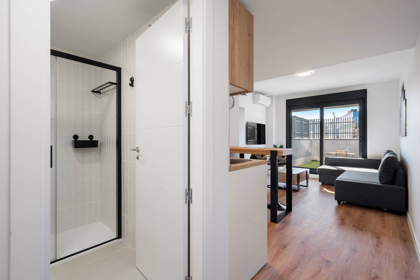 Ganze Wohnung, Apartamento reformado con garaje y piscina de alquiler temporal in San Sebastián de los Reyes, Madrid Province