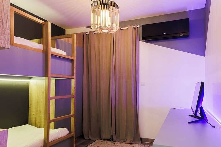 Location de vacances pour 8 personnes, avec piscine à Meyzieu - 4