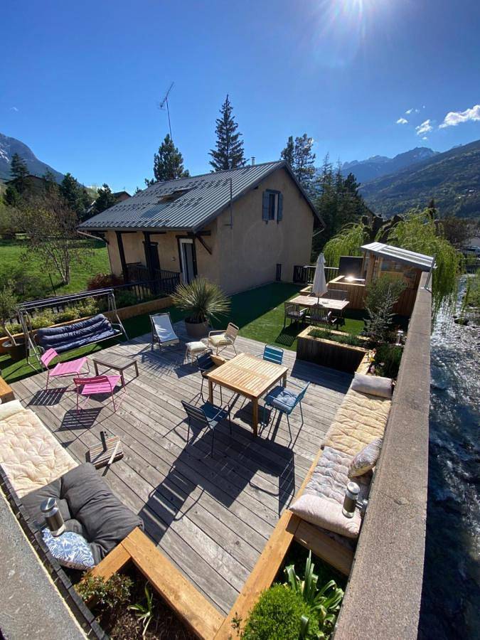 Chambre d’hôte pour 2 personnes, avec Terrasse et Jardin ainsi que Sauna et Vue à Briançon