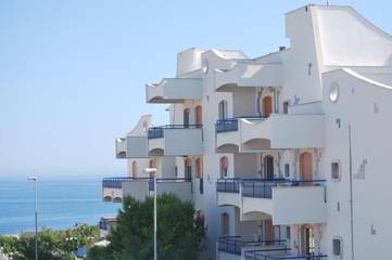 Cottage pour 4 personnes, avec vue ainsi que jardin et piscine, animaux acceptés dans Torre a Mare