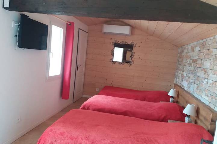 Maison Spacieuse, Piscine privée, 4 chambres, à Vallon-Pont-d'Arc, Ardèche in Vallon-Pont-d'Arc, Ardèche