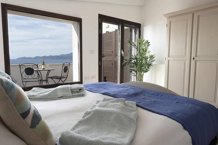 Casa di famiglia, piscina.
7 posti letto in Cala degli Albatros, Magomadas
