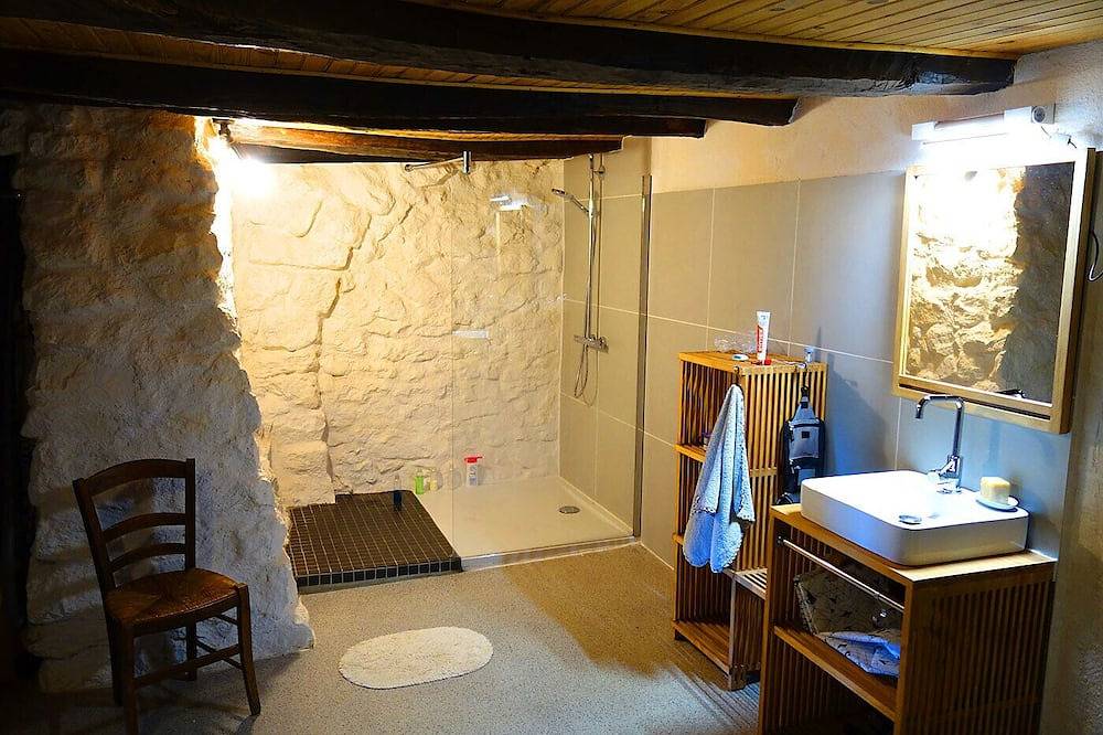Grande Maison pour 4 personnes au pied du Massif du Tanargue in Laboule, Parc naturel régional des Monts d'Ardèche