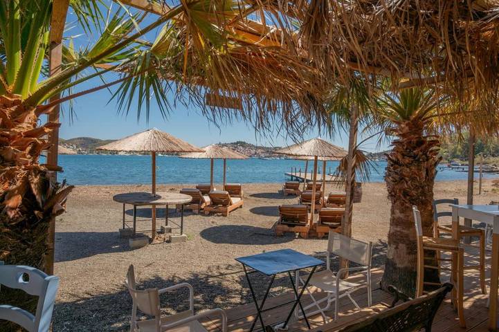 Camping für 2 Personen, mit Terrasse und Garten sowie Pool auf den Peloponnes