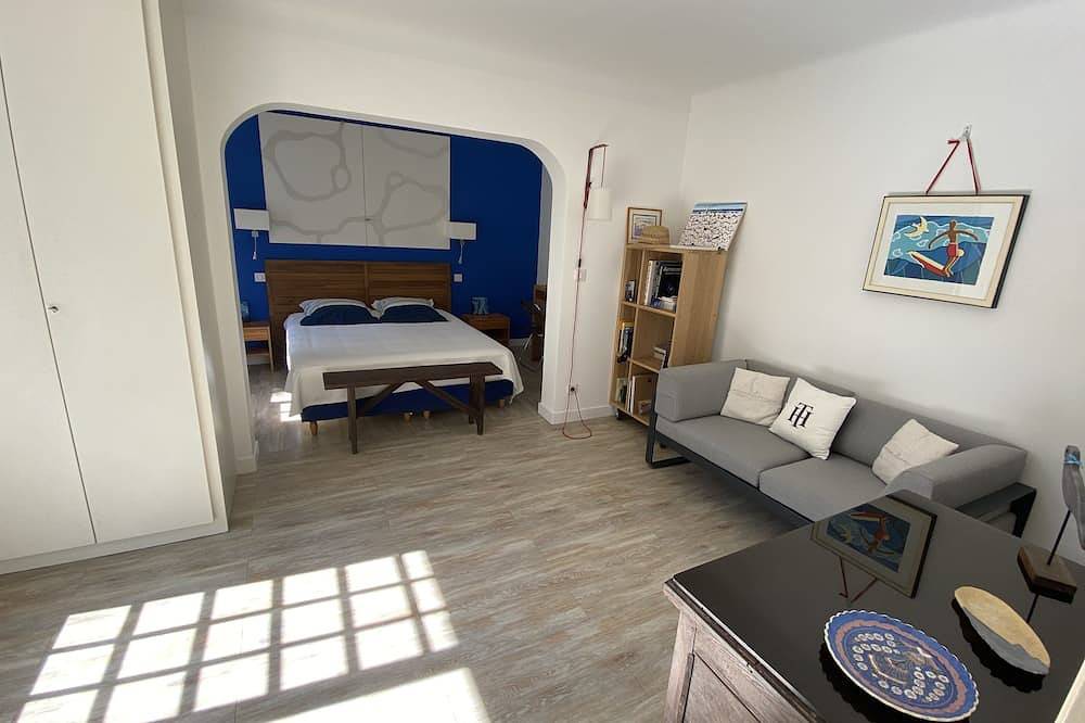 Villa contemporaine entre lac et océan. Belle piscine chauffée. in Lac d'Hossegor, Hossegor