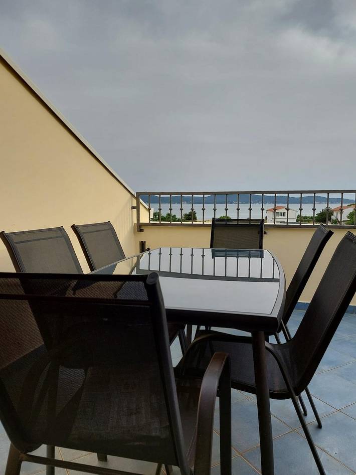 Ferienwohnung für 6 Personen, mit Balkon/Terrasse in Sukosan