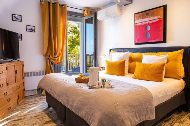 Hôtel pour 6 personnes, avec Jacuzzi et Terrasse ainsi que Jardin et Piscine à Saumur