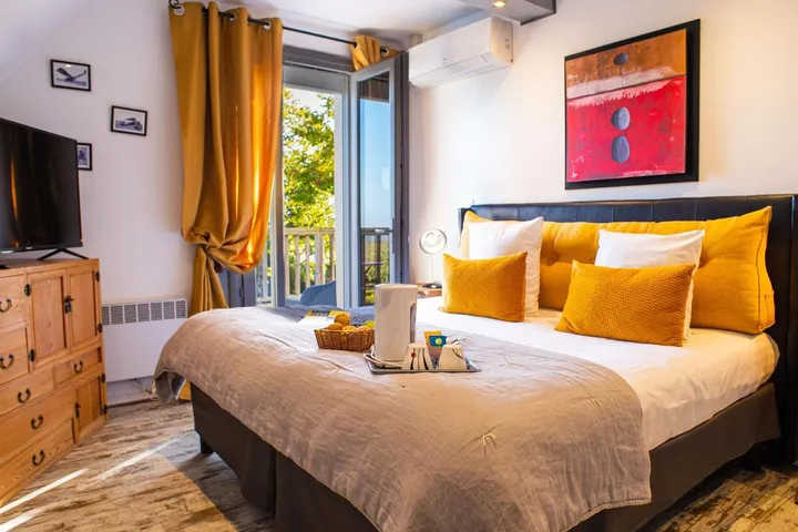 Hotel para 2 personas, con jardín y sauna además de piscina y jacuzzi, Se admiten mascotas - 1