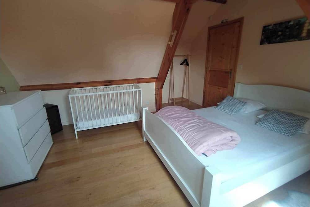 Maison De Campagne 4 Chambres Piscine Interieure et Sauna 8 Personnes Privatif in Clarques, Région de Saint-Omer