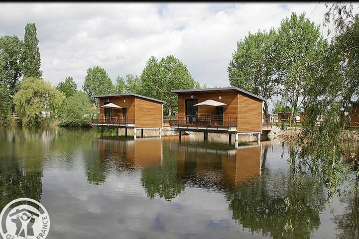 Gîte pour 2 personnes, avec jardin à Veauchette