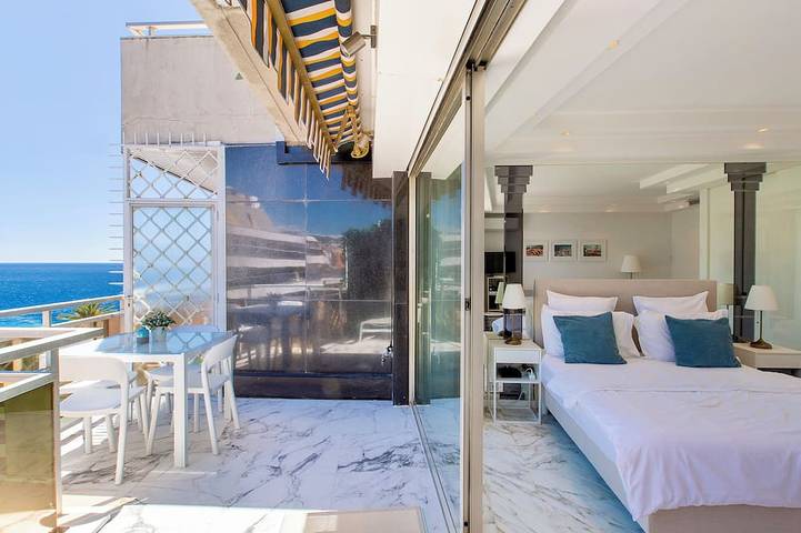 Gîte pour 4 personnes, avec balcon et piscine dans Office De Tourisme Et Des Congres De Nice