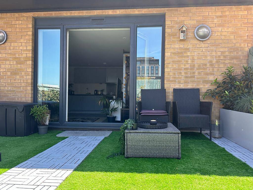 Ganze Ferienwohnung, 1 Bed Penthouse - Hot Tub - Roof Terrace - Parking in Birmingham, Birmingham und Umgebung