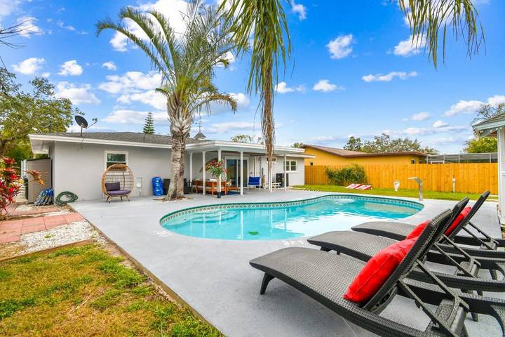 Ferienhaus für 11 Personen, mit Pool und Garten - 1