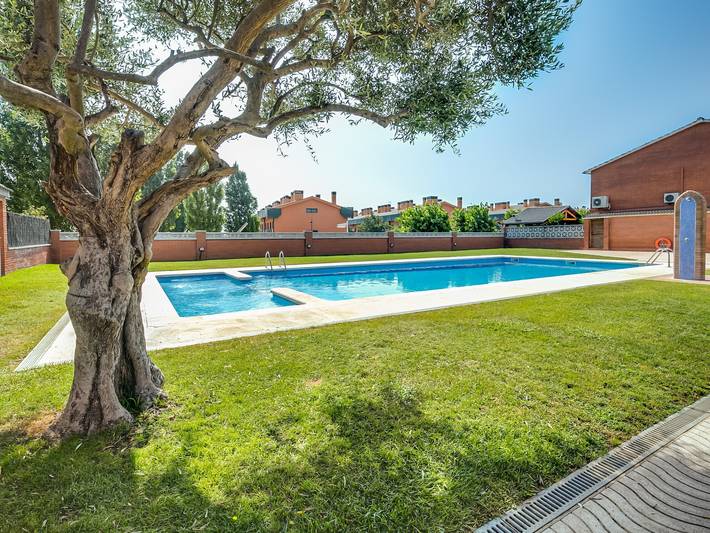 Villa familiale à Palafolls avec piscine commune, jardin, climatisation et proche plages – 8 pers in Palafolls, Costa del Maresme