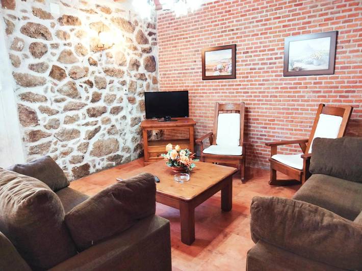 Country House 'Casa Rural El Robledo' with Private Terrace and Private Garden in Muñotello, Ávila Region