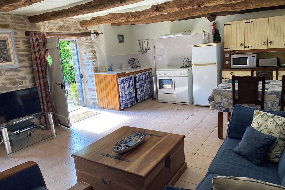 Gite breton traditionnel de haute qualité à Gomene, piscine, Wi-Fi et jardins in Gomené, Région de Dinan