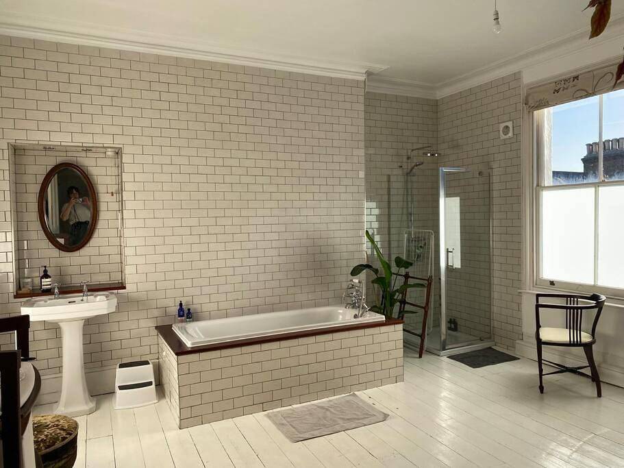 Dagmar House -Character property moments from beach and town in Ramsgate, Kent